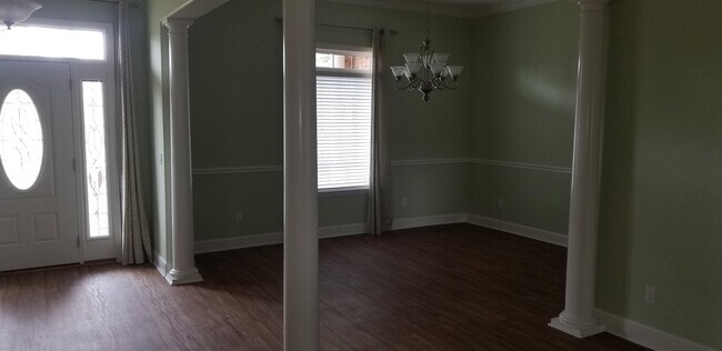Building Photo - 565 Twin Ponds Dr