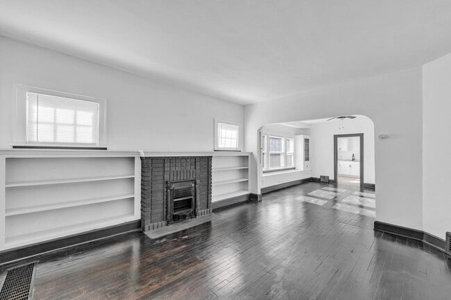 Building Photo - 3058 E 116th St