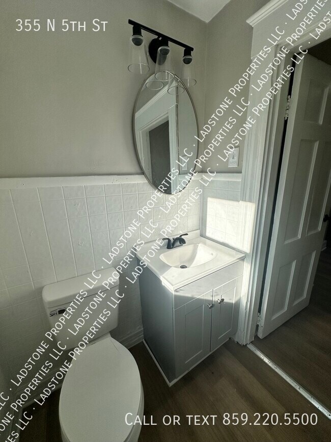 Building Photo - 355 N 5th St