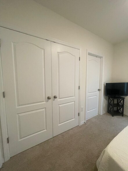 Building Photo - 917 N Brack St