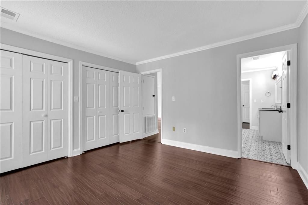 Building Photo - 1104 Pine Heights Dr NE