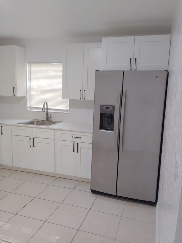 Building Photo - 1729 Birchwood Cir