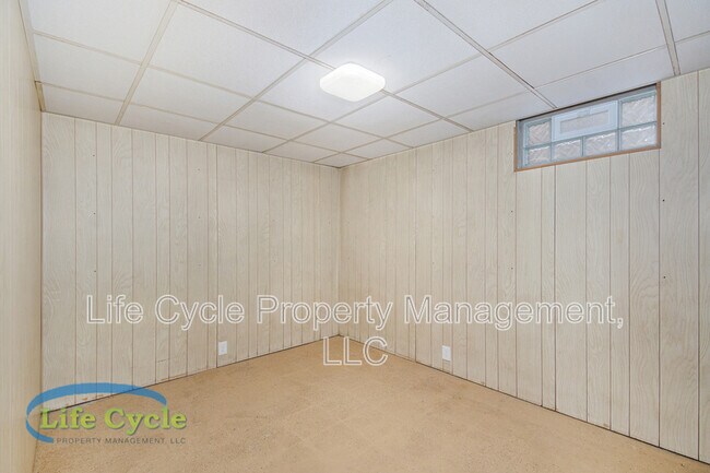 Building Photo - 1055 Lake Michigan Dr NW