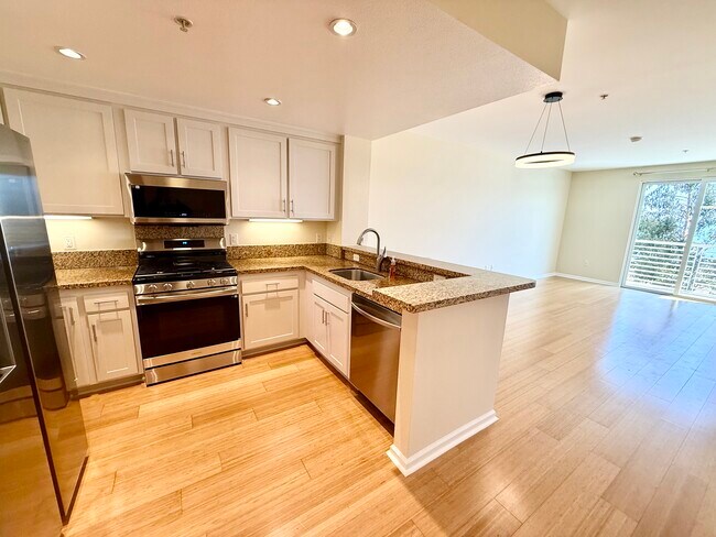 Building Photo - 301 Crescent Ct