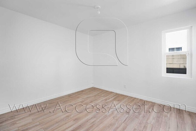 Building Photo - Spacious 3-Bedroom Torrance Home with Private Yard & Modern Interior