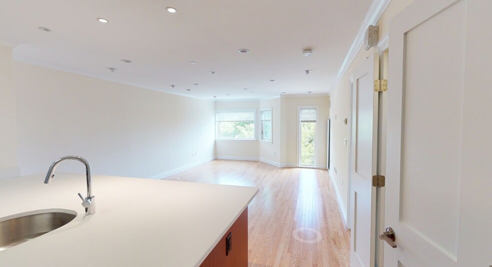 Building Photo - 1441 Beacon St