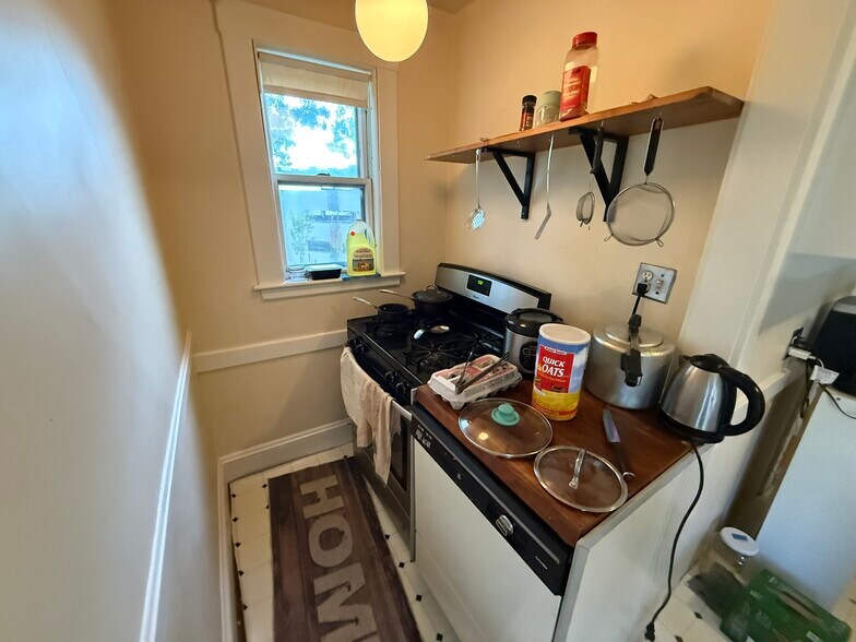 Building Photo - 20 Birch Rd