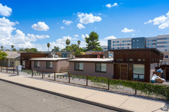 Building Photo - 1114 E Adams St