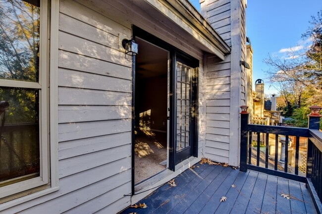 Building Photo - 740 S Lake Cir