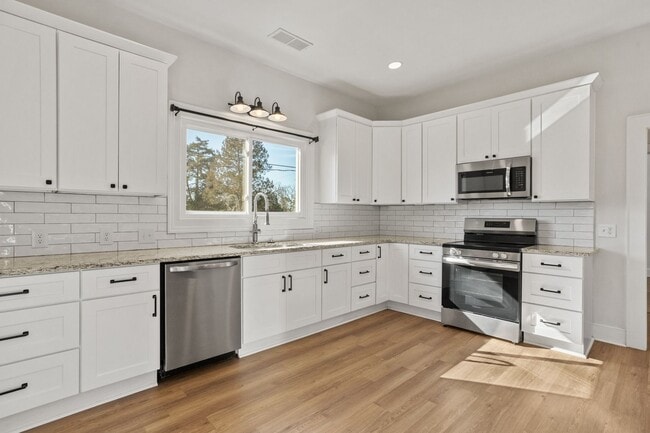 Building Photo - Three Bedroom Retreat in Greer, SC