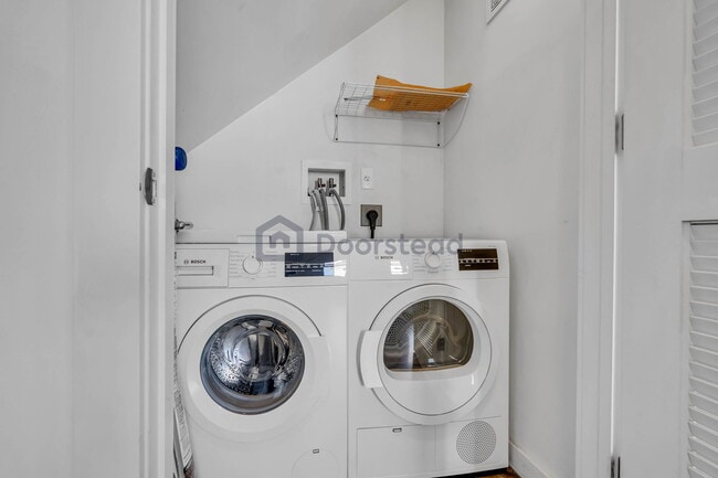 Building Photo - 6 South Ct