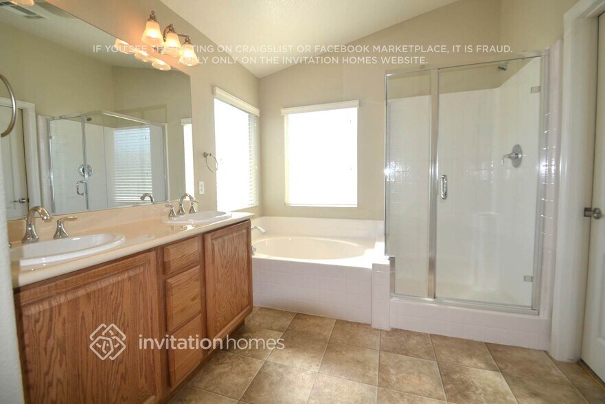 Building Photo - 10527 Laurelwood Lake Ave