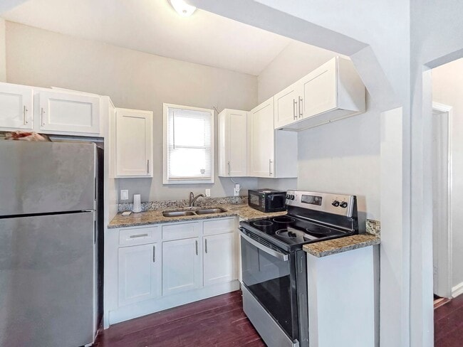 Building Photo - Recently Updated 4 Bedroom 2 Bath Ranch in the Pittsburgh area of Atlanta - Housing Vouchers Acce...