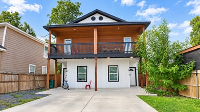 Building Photo - Fully Furnished 2024 Build Minutes from Downtown San Antonio