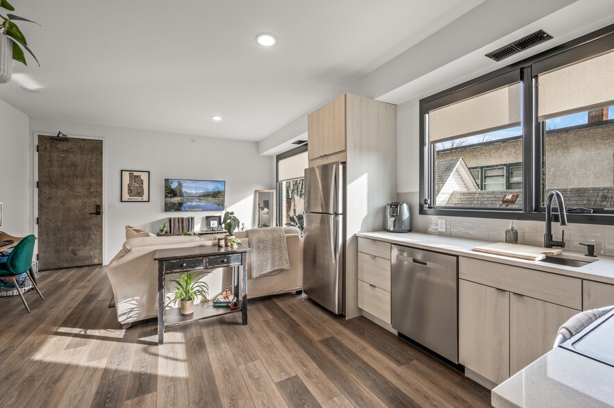 Building Photo - Olive