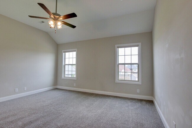 Building Photo - 230 Cotoneaster Ln