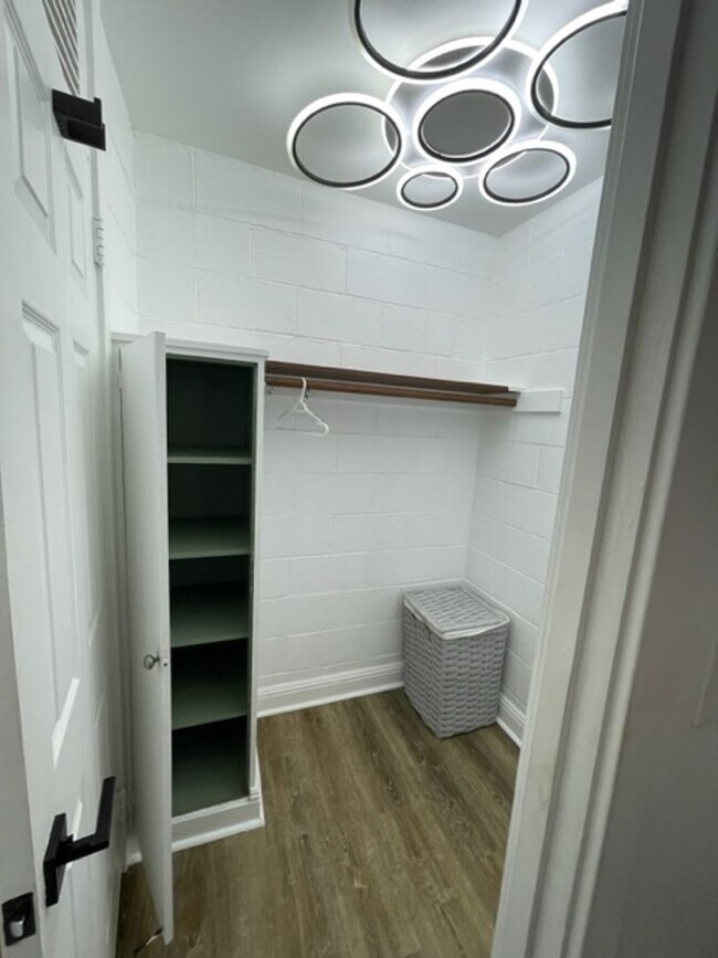 Building Photo - Cute Studio Waikiki- Furnished/ ALL Utilti...