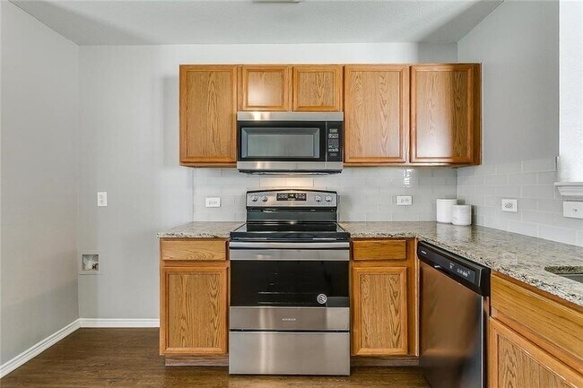 Building Photo - 909 Poncho Ln