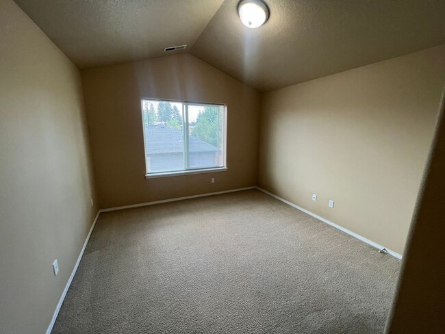 Building Photo - 2 Bed/1.5 Bath Townhome Near the Old Mill - Attached Garage