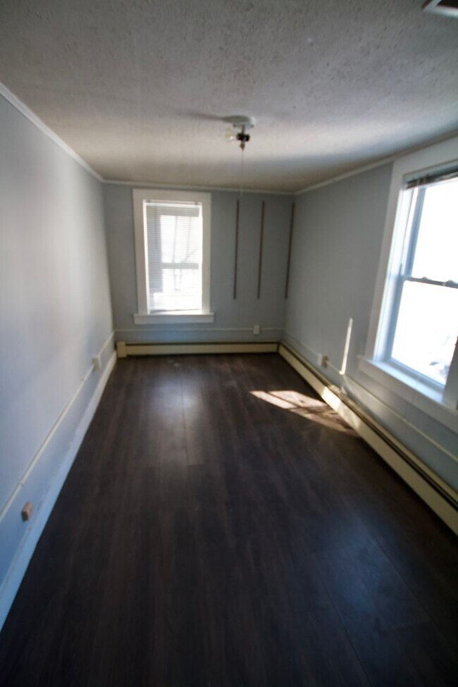 Building Photo - Spacious 4–5 Bedroom Home on French Island – Old Town