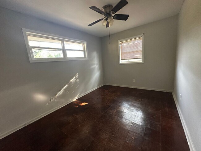 Building Photo - 3 bedrooms - West Augusta Rental – (30909) Living room, and den-Convenient location close to shop...