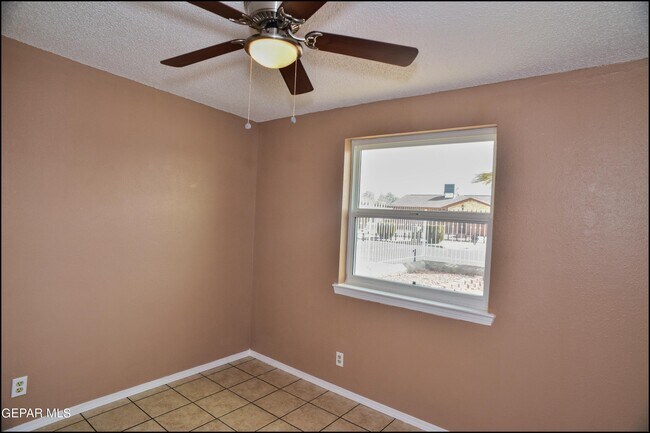 Building Photo - 9004 Acatlan Ln