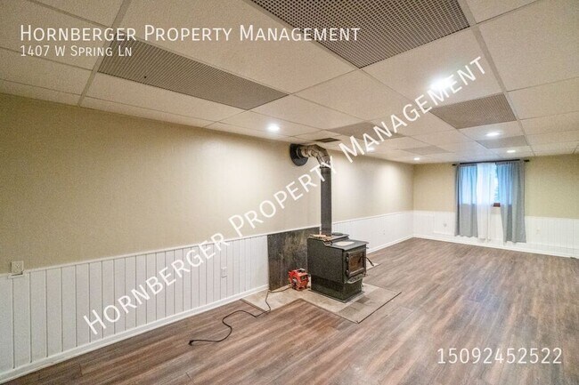 Building Photo - 1407 W Spring Ln