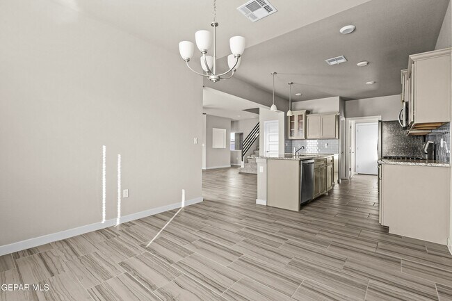 Building Photo - 13900 Villa Vista Ave