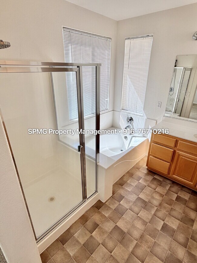 Building Photo - Beautifully Maintained 3 Bed / 2.5 Bath Home in South Natomas — New Appliances & Community Amenit...