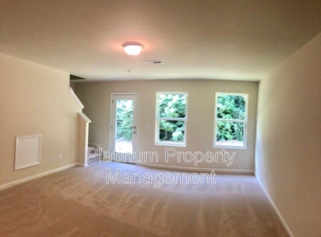 Building Photo - 2048 Reavis Bluff