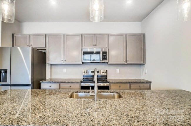 Building Photo - 7014 Fairmile Run