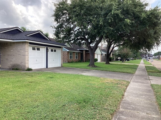 Building Photo - 1905 Eastwind Dr