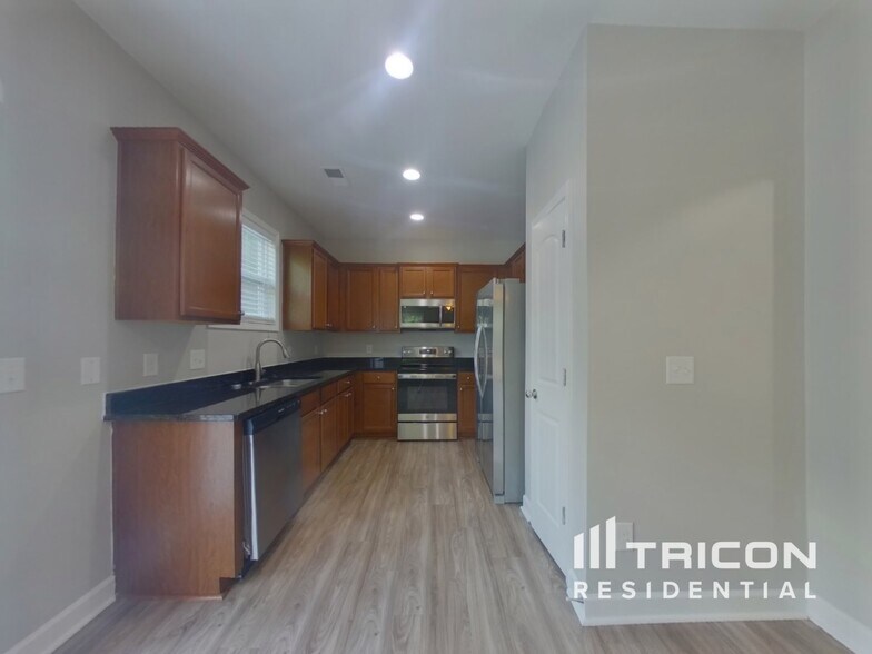 Building Photo - 806 Simones Ct