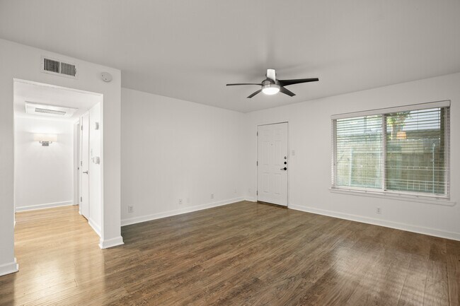 Building Photo - 2020 S Congress Ave