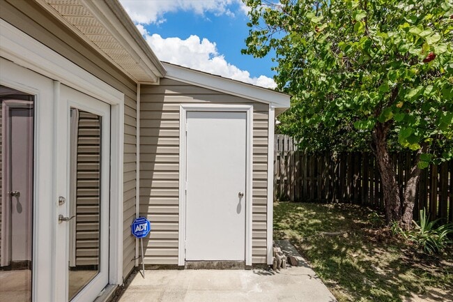 Building Photo - 2016 Caton Dr