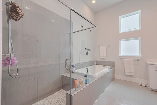 Building Photo - 2608 Rusk St