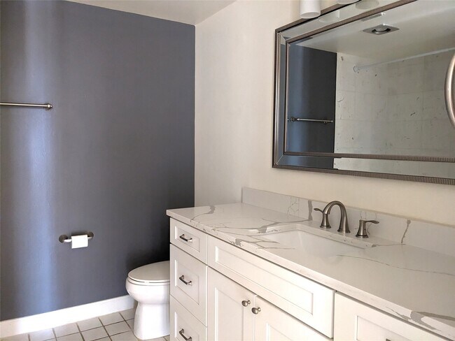 Building Photo - 5001 Woodway Dr