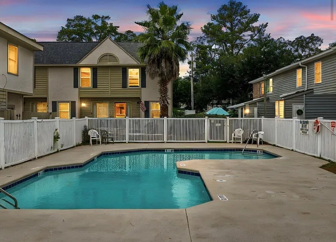 Building Photo - 6716 Bryant St