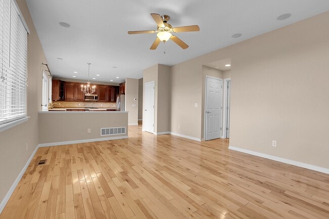 Building Photo - Amazing 5-bedroom, 3-bath, 2 car garage in...