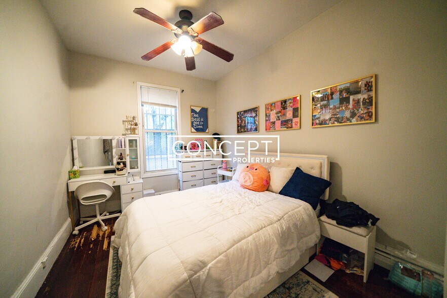 Building Photo - 717 Parker St