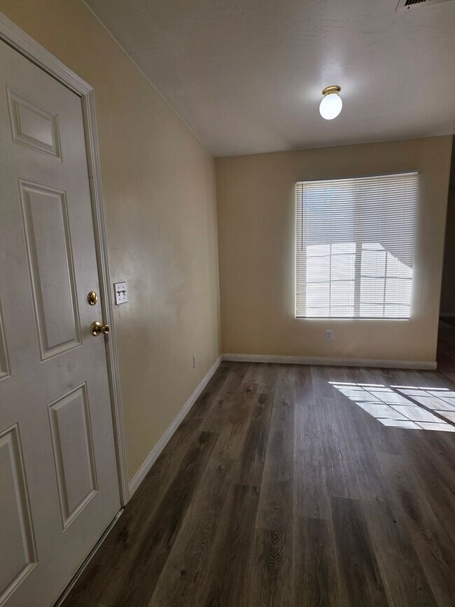 Building Photo - 722 Spring Meadow Ct