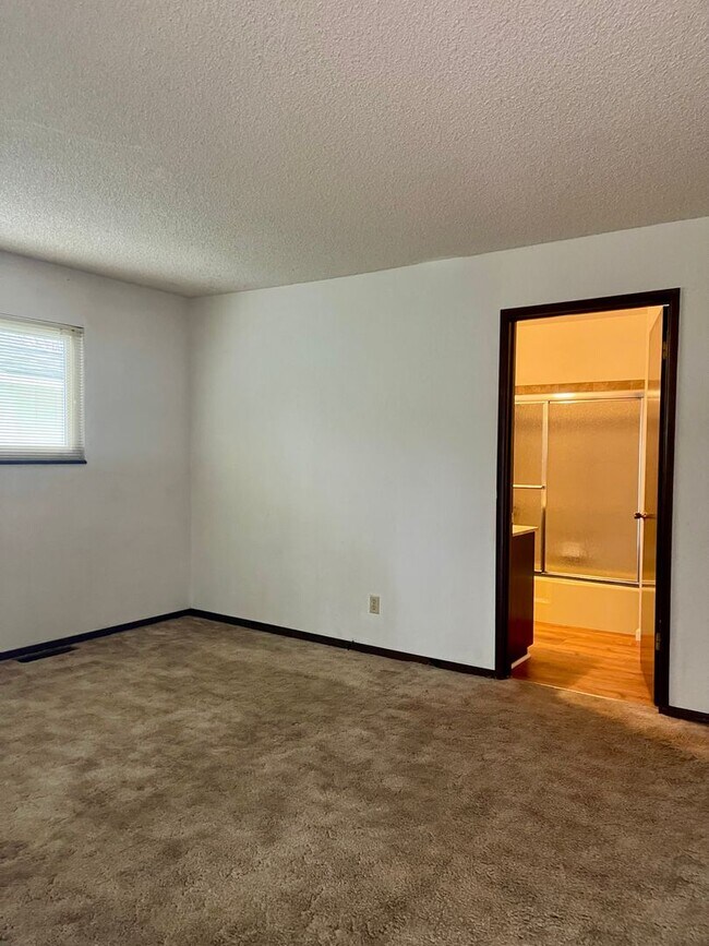 Building Photo - CHARMING 3 BED 2 BATH HOUSE WITH NEW HVAC, ROOF & LARGE FENCED BACKYARD