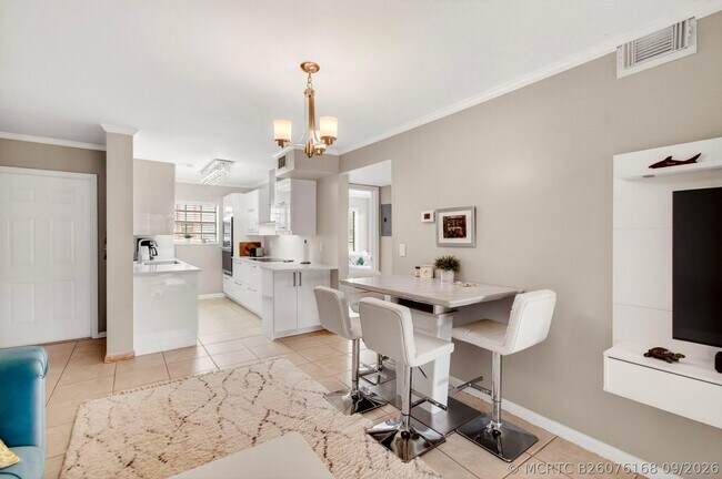 Building Photo - 321 Norwood Terrace