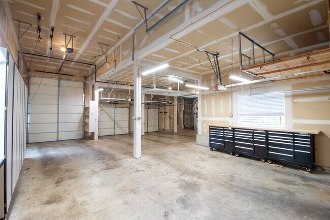 Building Photo - 4bd/2.5ba Redmond Home