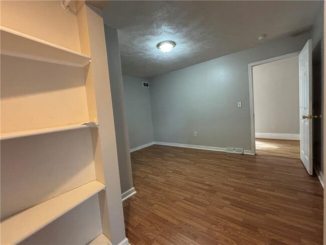 Building Photo - 211 S Wade Ave