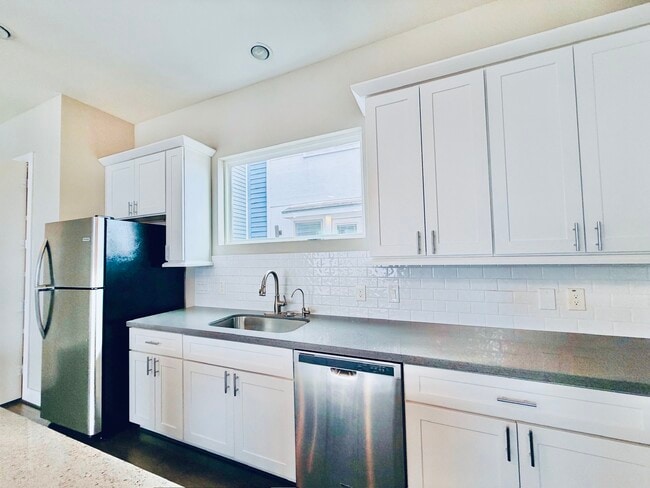 Building Photo - 2632 Bastrop St