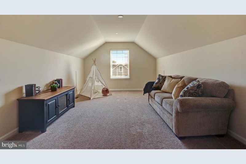 Building Photo - 706 Farmwood Ln