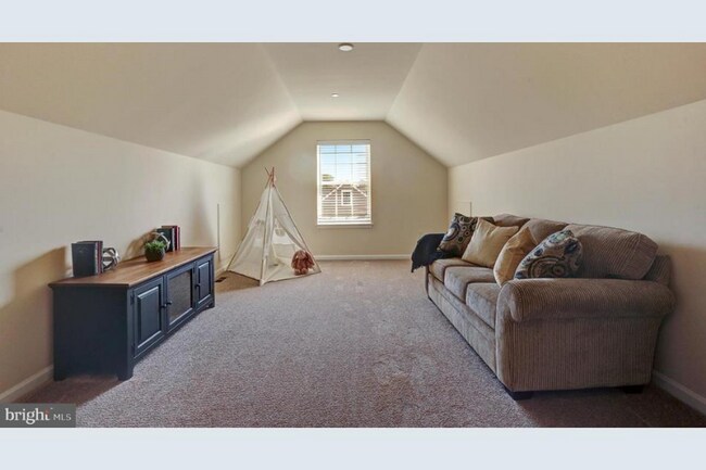 Building Photo - 706 Farmwood Ln