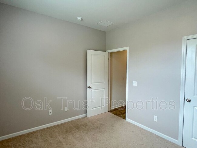 Building Photo - 217 Lapping Waters Dr