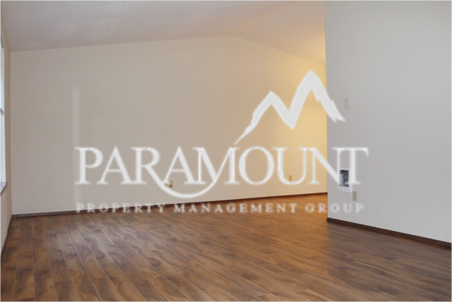 Building Photo - Remodeled 2 bed/1.5 bath duplex in Gig Harbor!